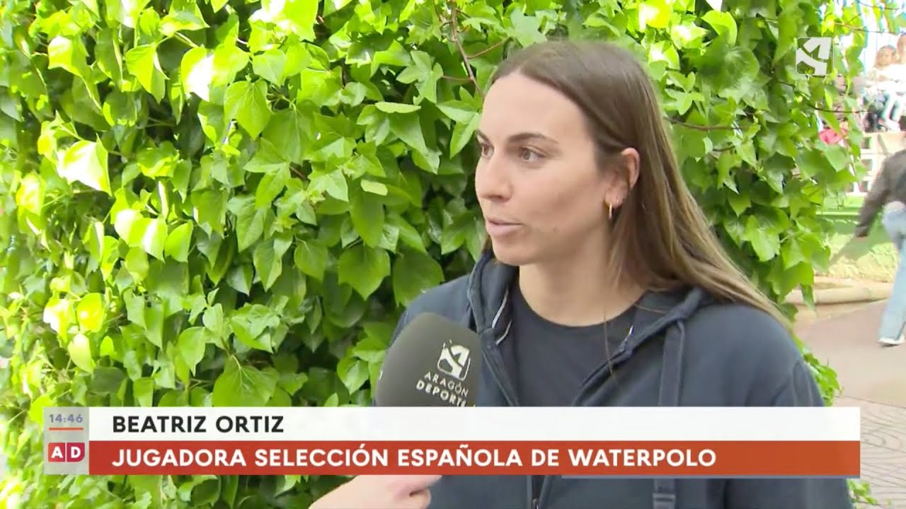 Visita de la Selección Española de Waterpolo femenino a Helios - Aragón Deportes