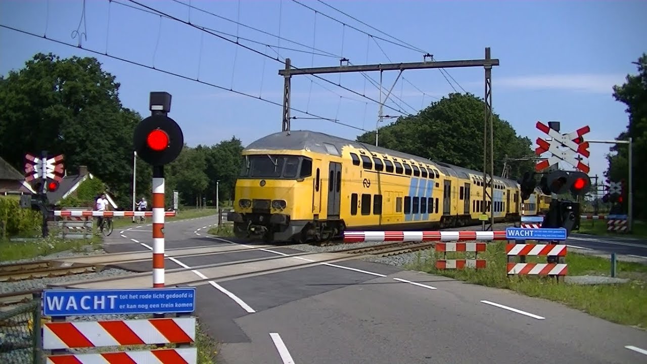 Spoorwegovergang Holten // Dutch railroad crossing