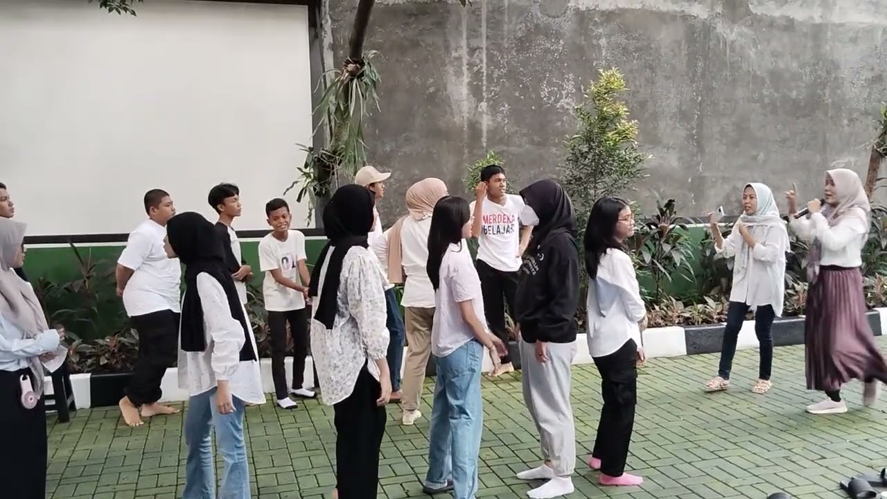 games kuda bisik (2) perpisahan kelas 8E