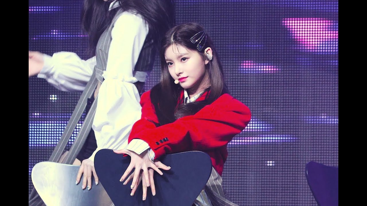 190318 에버글로우 쇼케이스 왕이런 달아 직캠 ( EVERGLOW WangYiren Moon fancam )