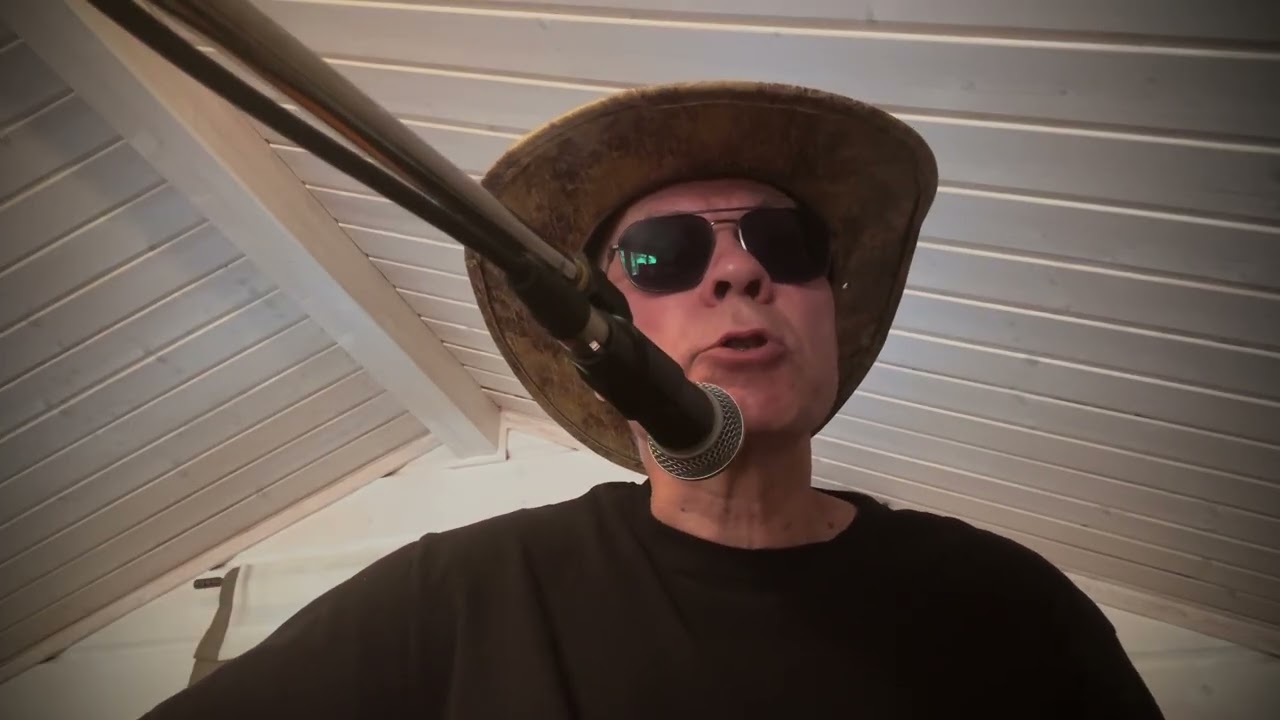 Suurimaa, Onnen kukkuloilla (Cover)