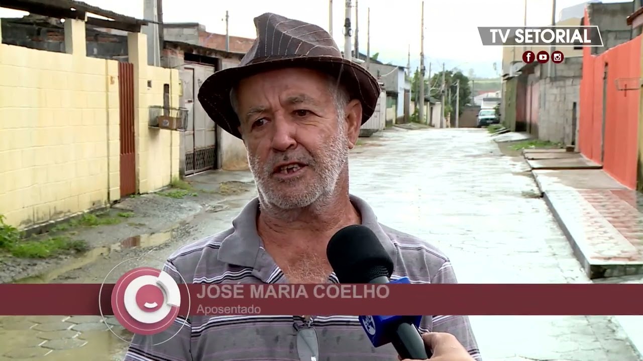Moradores do Feital&nbsp;em Pinda reclamam de problemas no escoamento da &aacute;gua e alagamento na rua