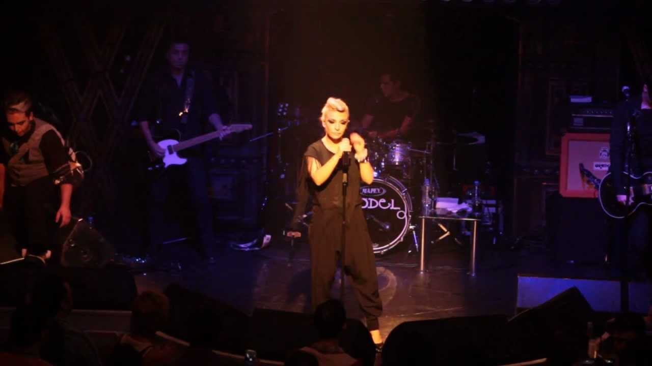 Model -  Yolun Başında @ Jolly Joker İstanbul