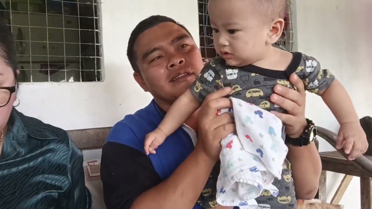 BBQ dan berkaraoke bersama keluarga angkat di kampung Chupak Serian.. 