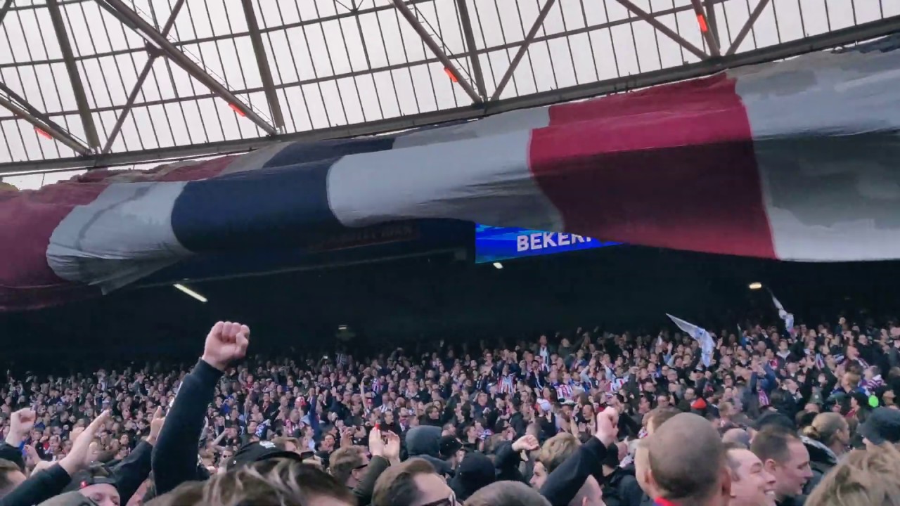 Willem II - Ajax: Megadoek Tilburg Tifosi