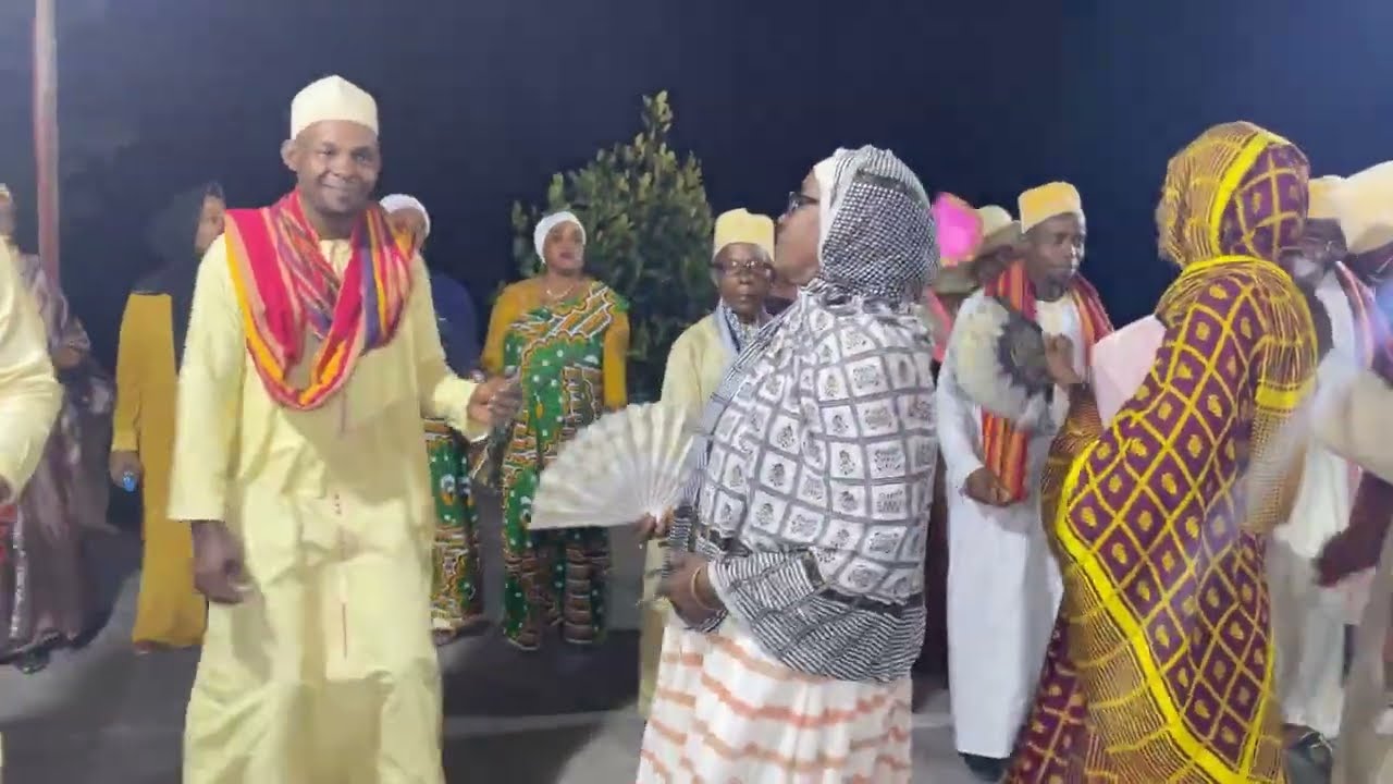 DANSES TRADITIONNELLES - INVESTITURE DU PRESIDENT ELU DU QUARTIER MADINAT  ABOUBACAR SOUDIKY HASSANE