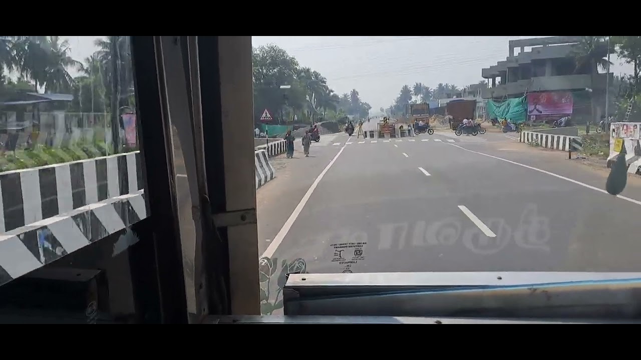 Bravathi bus travelling mayiladuthurai to poonthottam