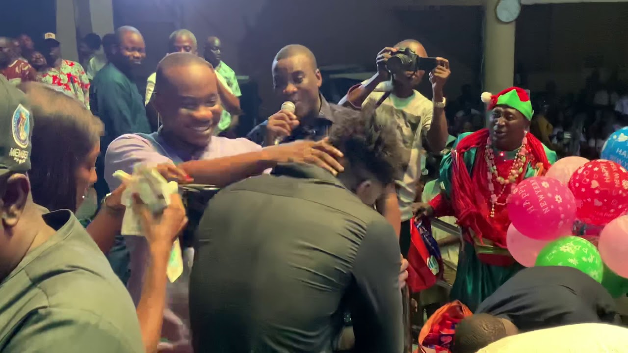 K1 De Ultimate Appreciates Son on stage