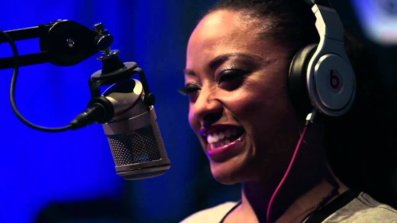 Dr. Dre introduces Wyann Vaughn 
