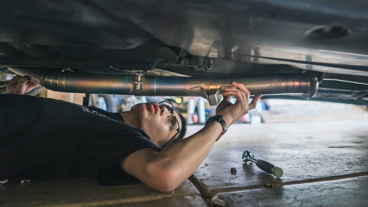 Installing the Tomei Front Pipe!