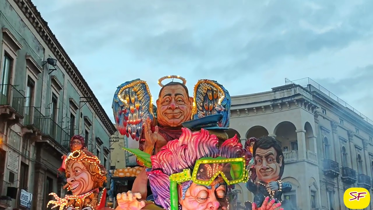 Acireale - Esibizione del Carro Allegorico 