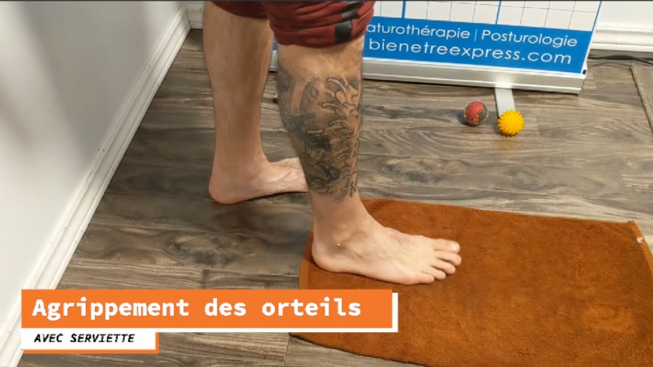 Agrippement des orteils avec une serviette.
