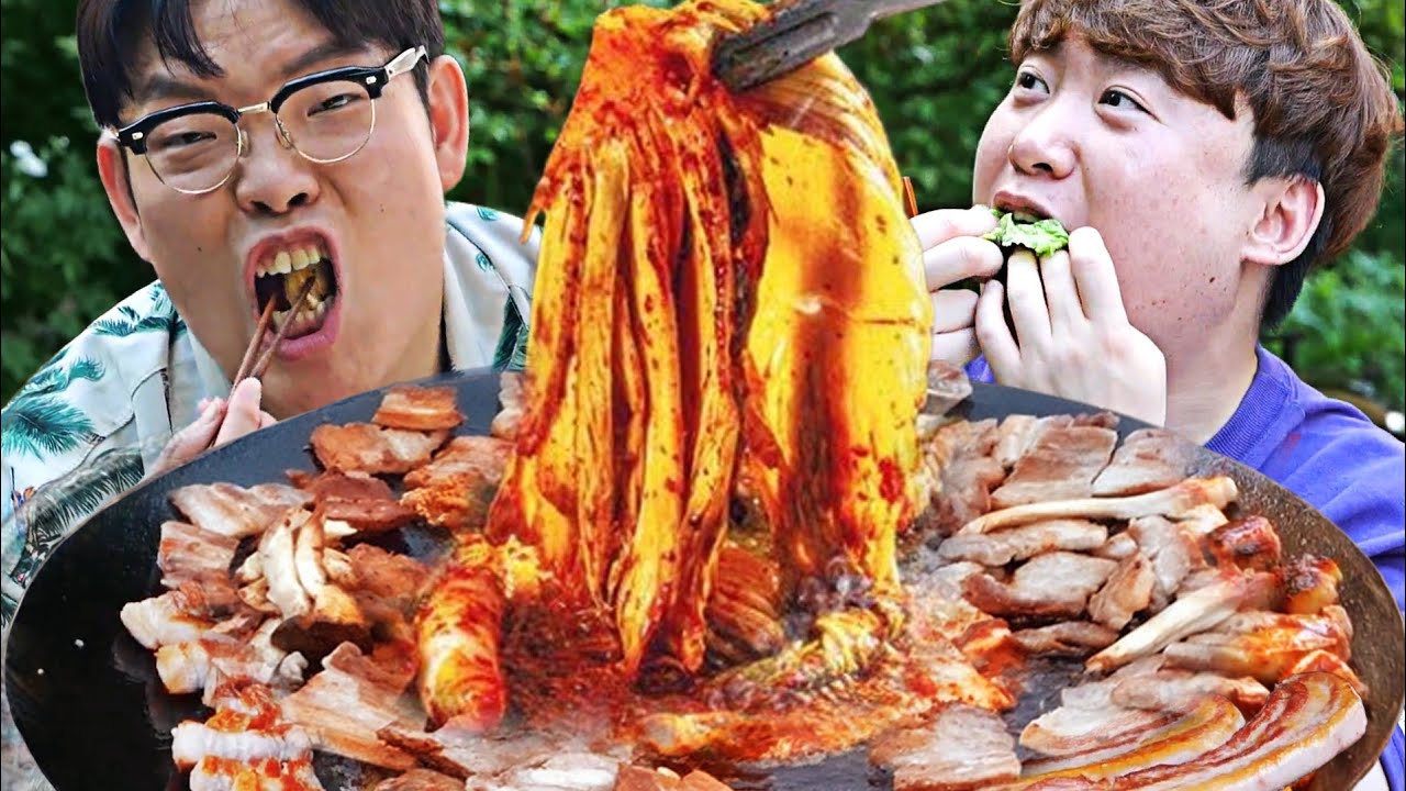 야외에서 솥뚜껑 삼겹살+통김치 마무리 볶음밥까지 먹방 Korean BBQ Pork Belly & Kimchi MUKBANG