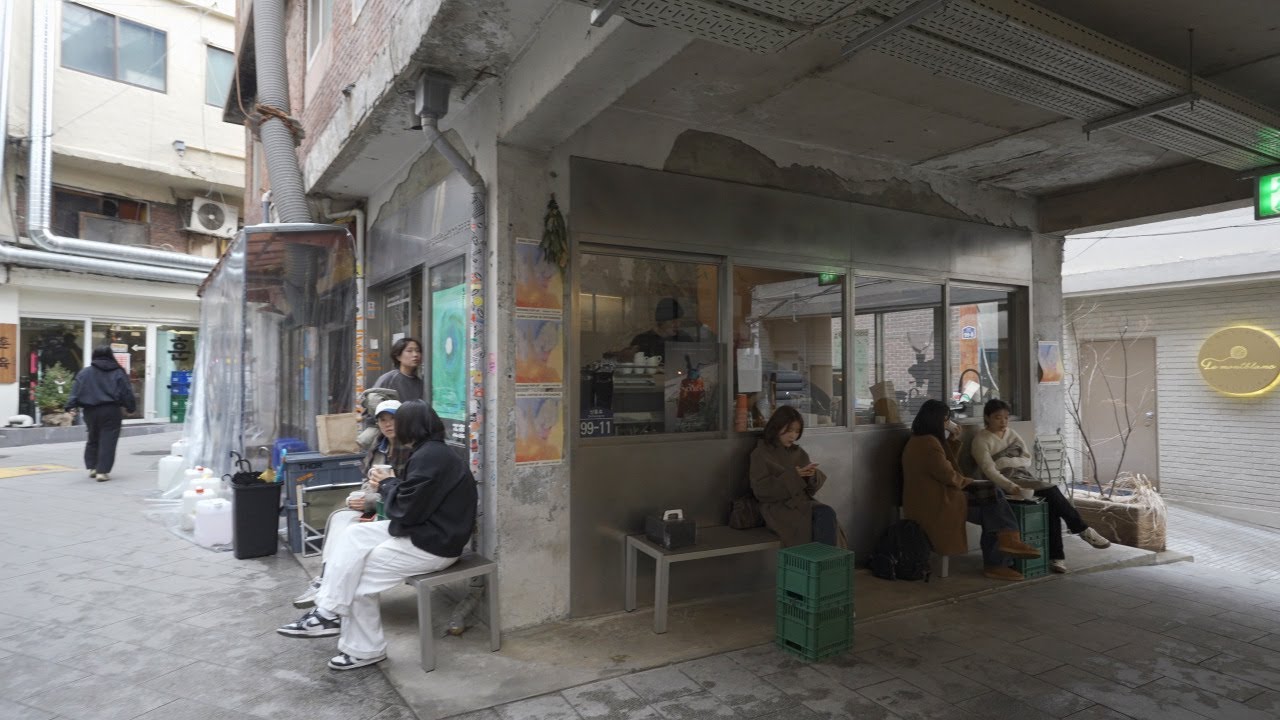 SEOUL KOREA/ Sunday afternoon, walking tour from Itaewon Haebangchon to Gyeongnidan Street [4K HDR]