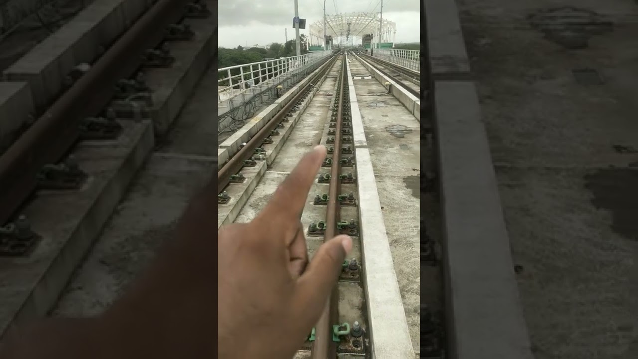 metro rail safety 🦺