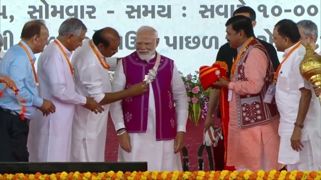 દાહોદ ખાતે માનનીય પ્રધાનમંત્રી શ્રી @NarendraModiસાહેબનું સ્વાગત કરવાનો અવસર પ્રાપ્ત થયો