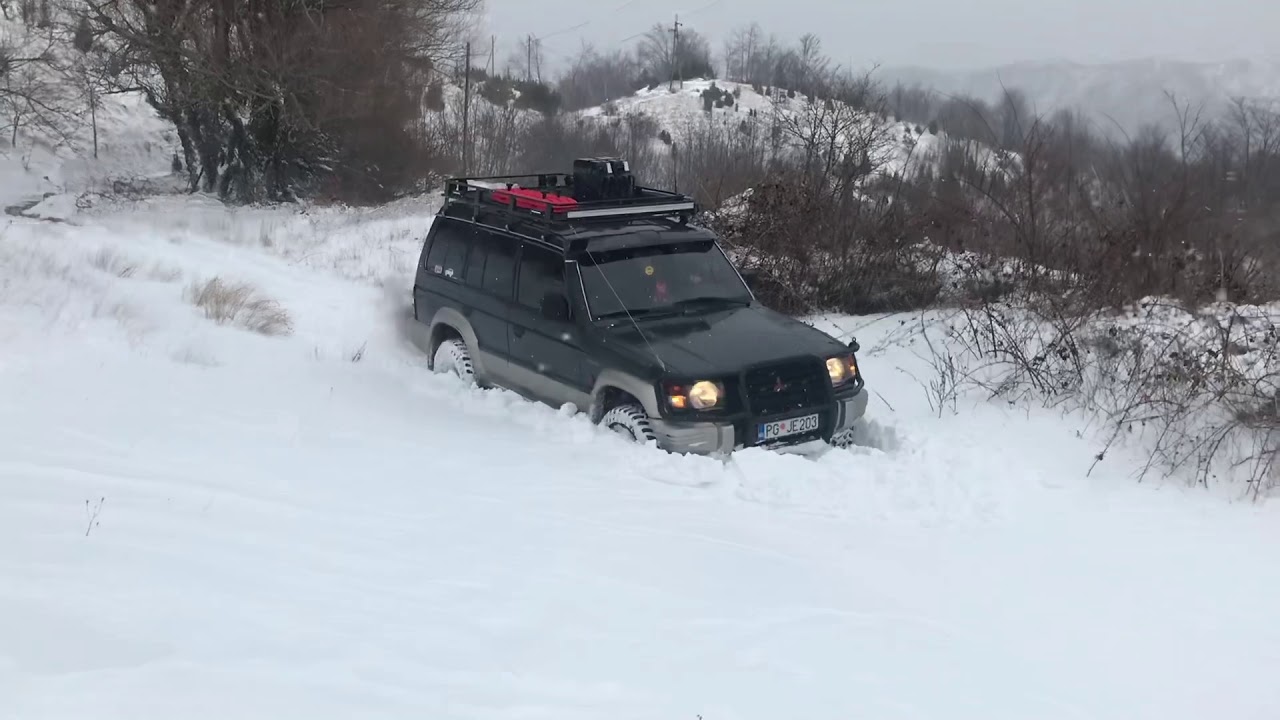 Chasing fun on snow with Mitsubishi Pajero
