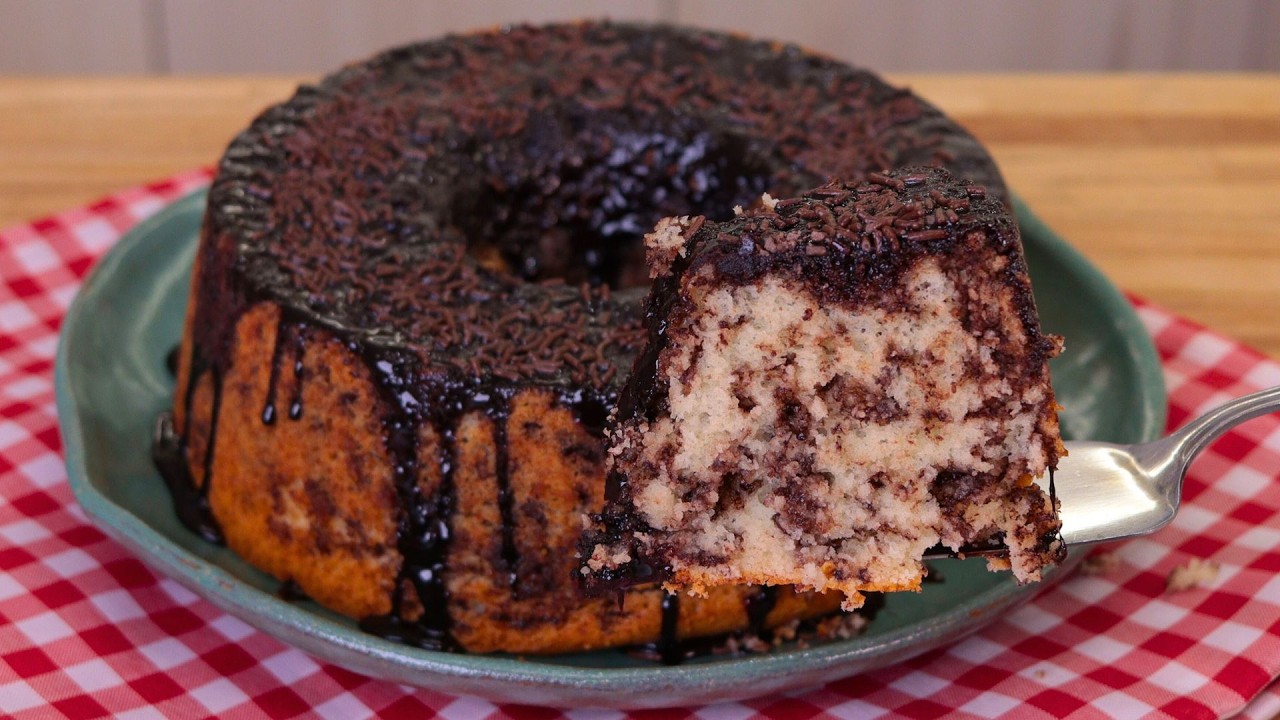 BOLO FORMIGUEIRO SIMPLES E FOFINHO COM CALDA DE CHOCOLATE | BOLO FORMIGUEIRO FÁCIL E RÁPIDO