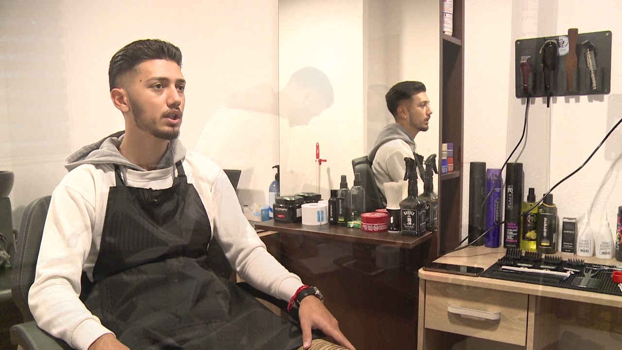 Priča za vikend:  Ajdin Beganović otvorio prvi frizerski salon na Kiseljaku nakon 35 godina