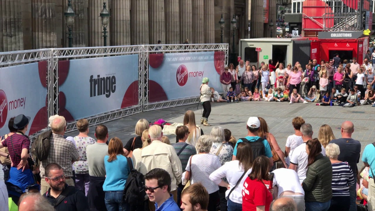 Edinburgh Fringe Escapologist Carmen Mon Oxide - 4K