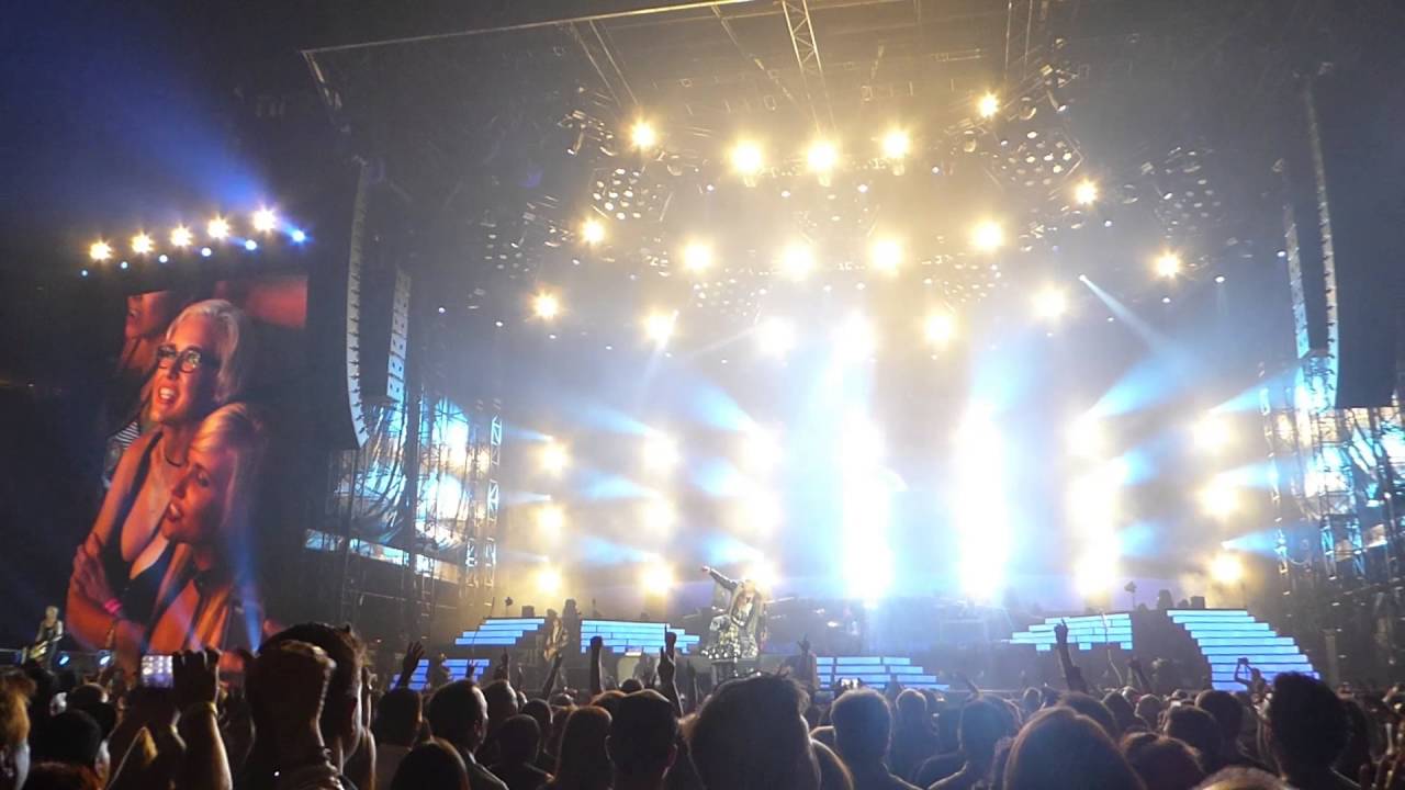 Guns N' Roses - Knockin' On Heaven's Door [Bob Dylan cover] (Houston 08.05.16) HD