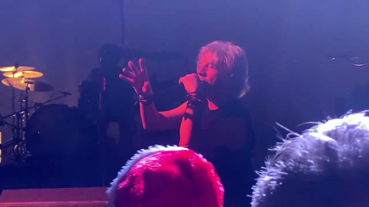 Indochine - Pink Water - Noël Babel Show - Elysée Montmartre