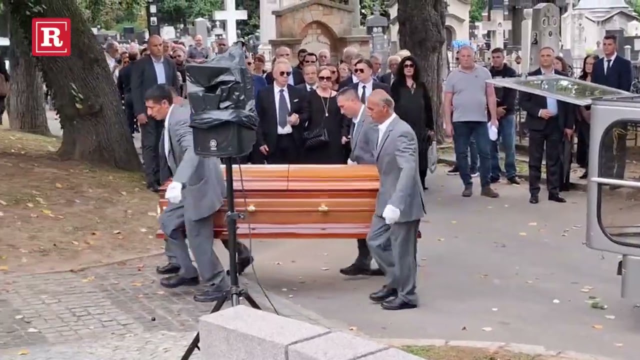 Porodica i sanduk stigli u Aleju velikana