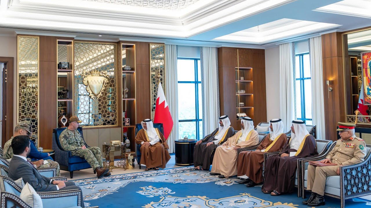 HRH the Crown Prince and Prime Minister meets with the outgoing Commander of the US Fifth Fleet