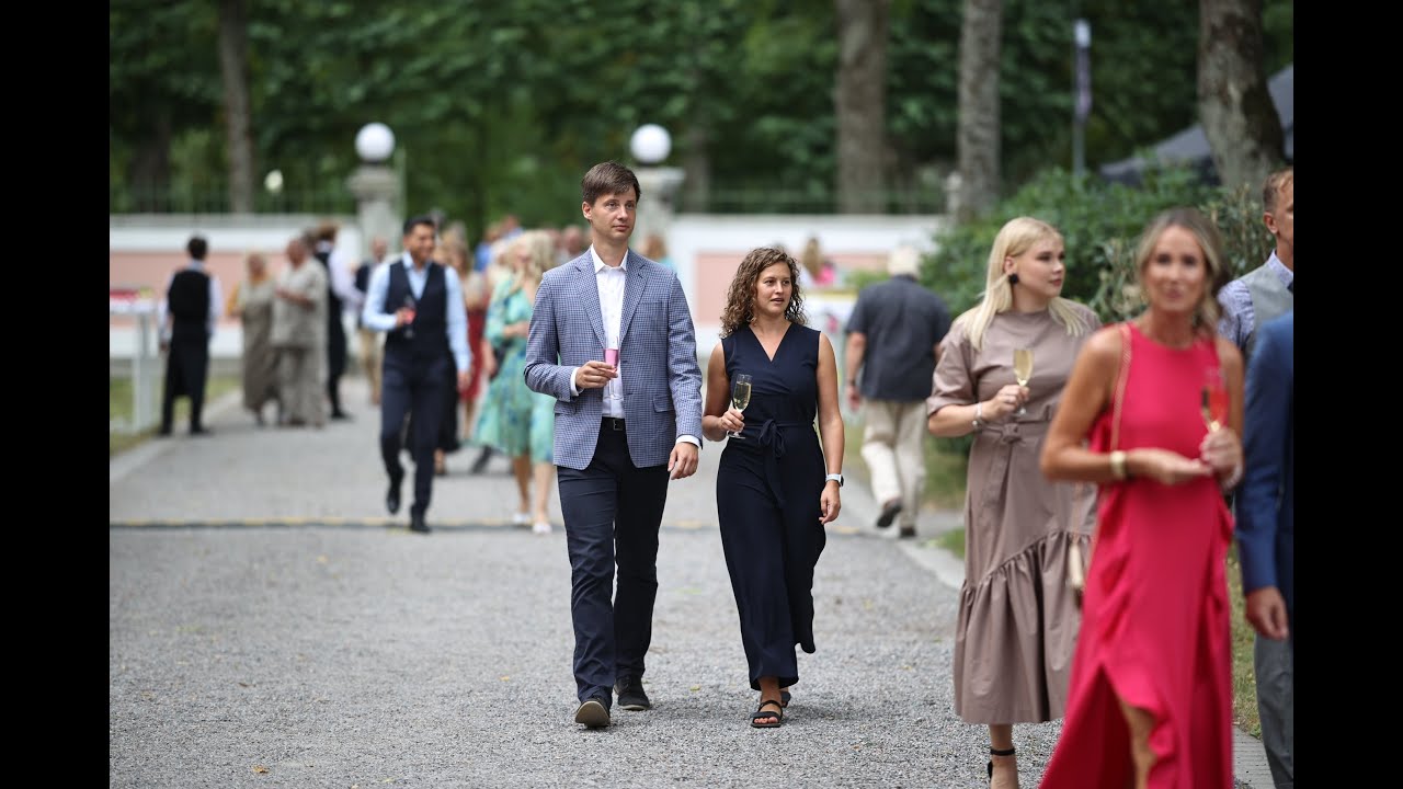 Saabumine presidendi Roosiaia vastuvõtule