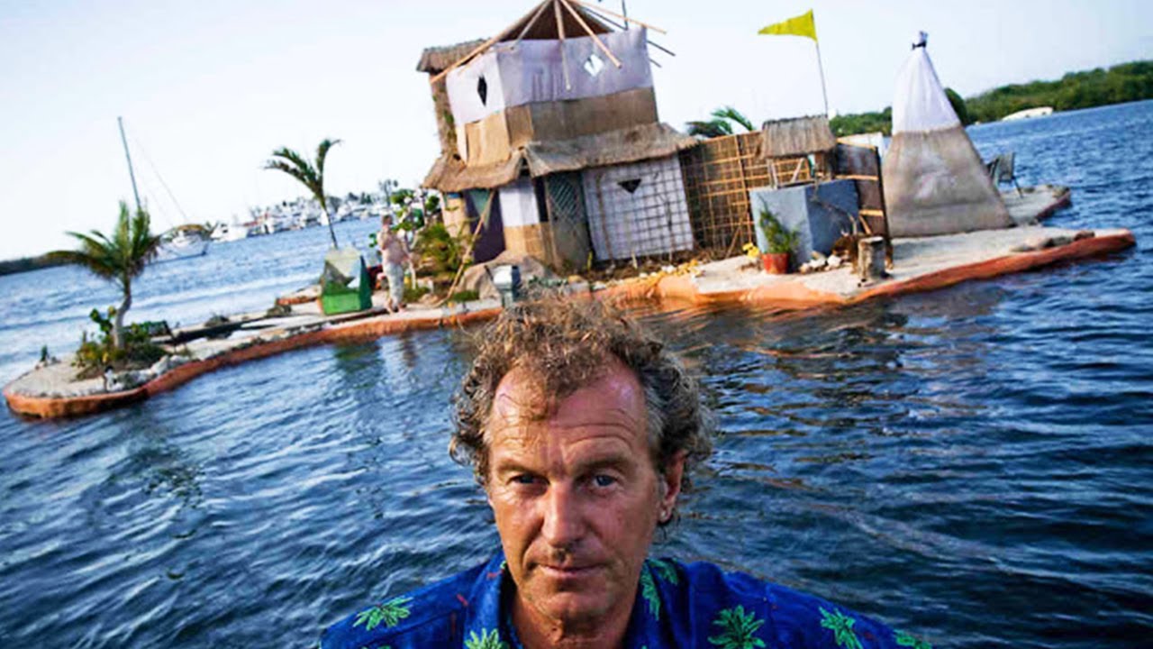 UNGLAUBLICH! Dieser Mann baut schwimmende Insel aus &uuml;ber 250.000 Plastikflaschen.