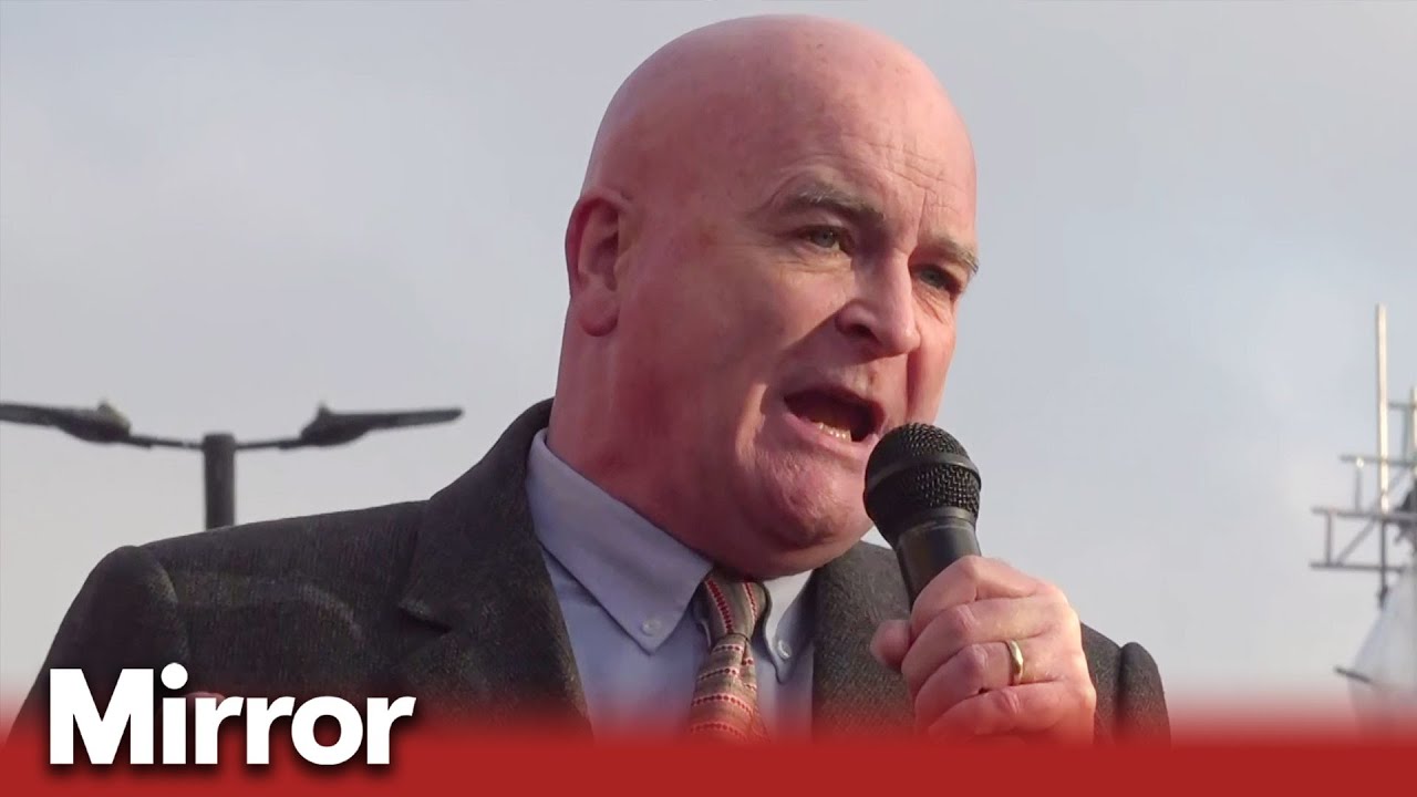 Mick Lynch addresses University and College Union members at London rally