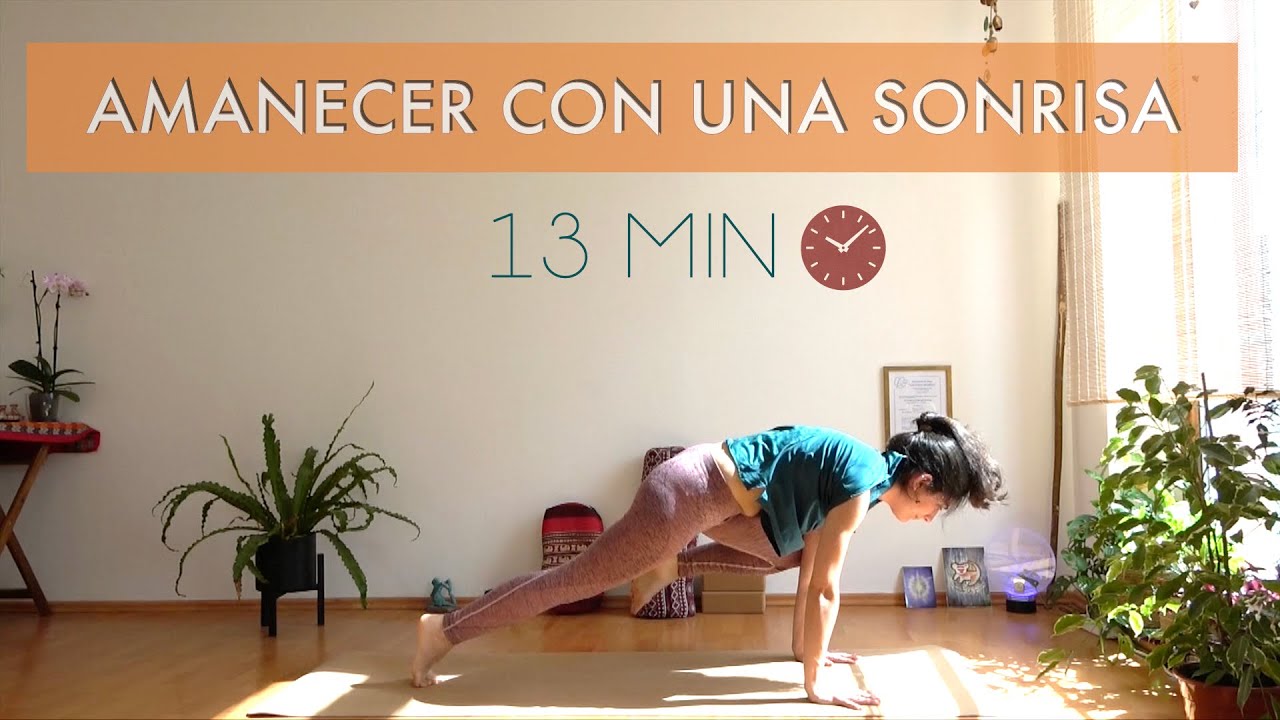 Clase de Yoga FLUIDA de 13 minutos para estirar todo el cuerpo | Amanecer con una SONRISA 🌅