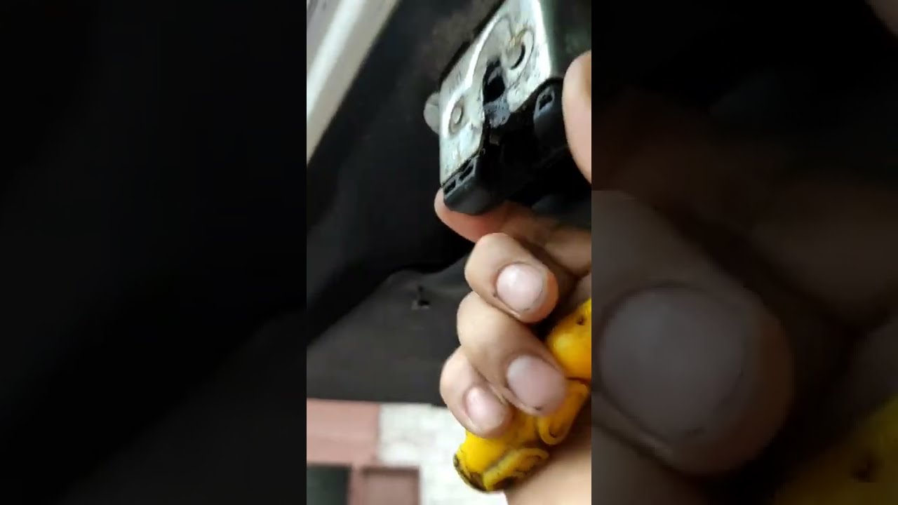 Не открывается замок задней 