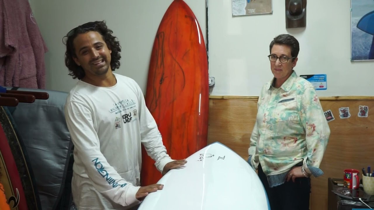 Restauración de una tabla de surf del 1972