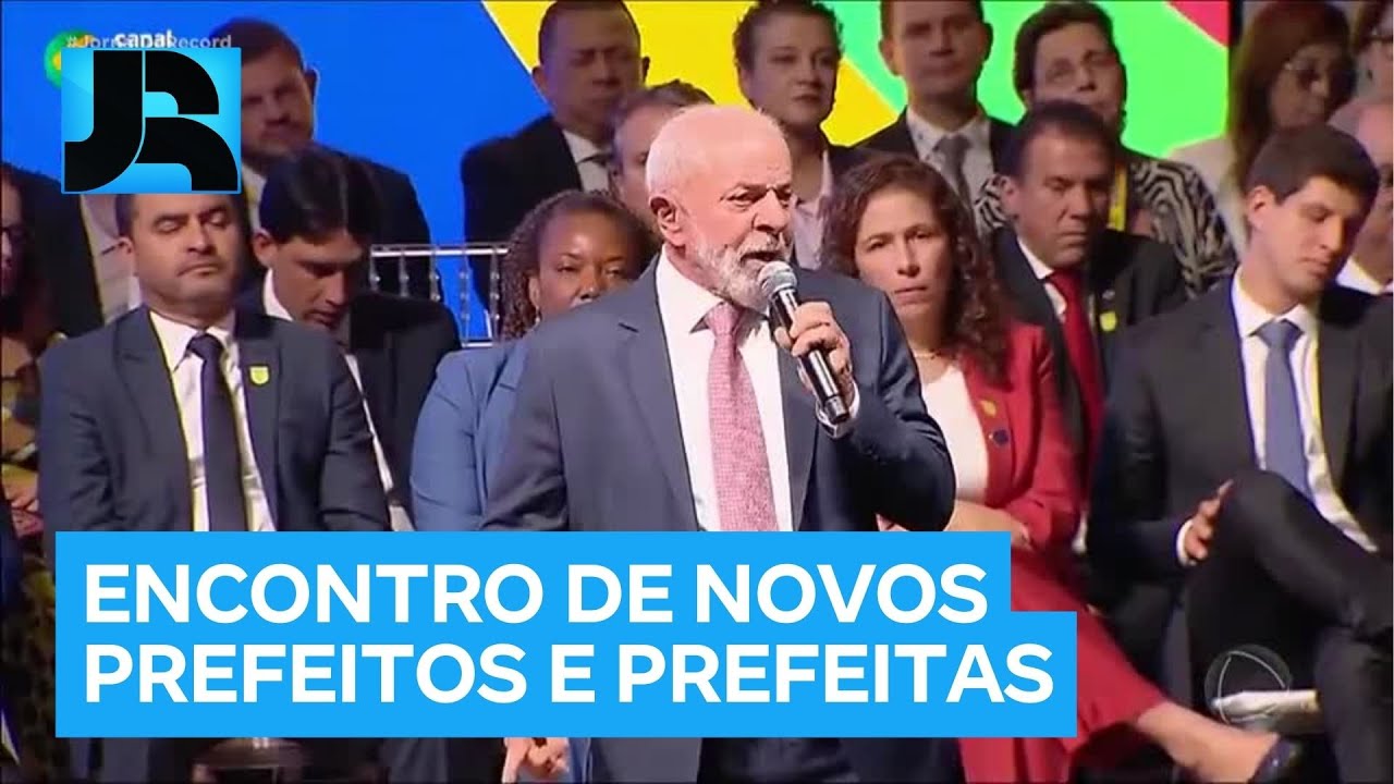 Lula participa da abertura do Encontro de Novos Prefeitos e Prefeitas, em Brasília
