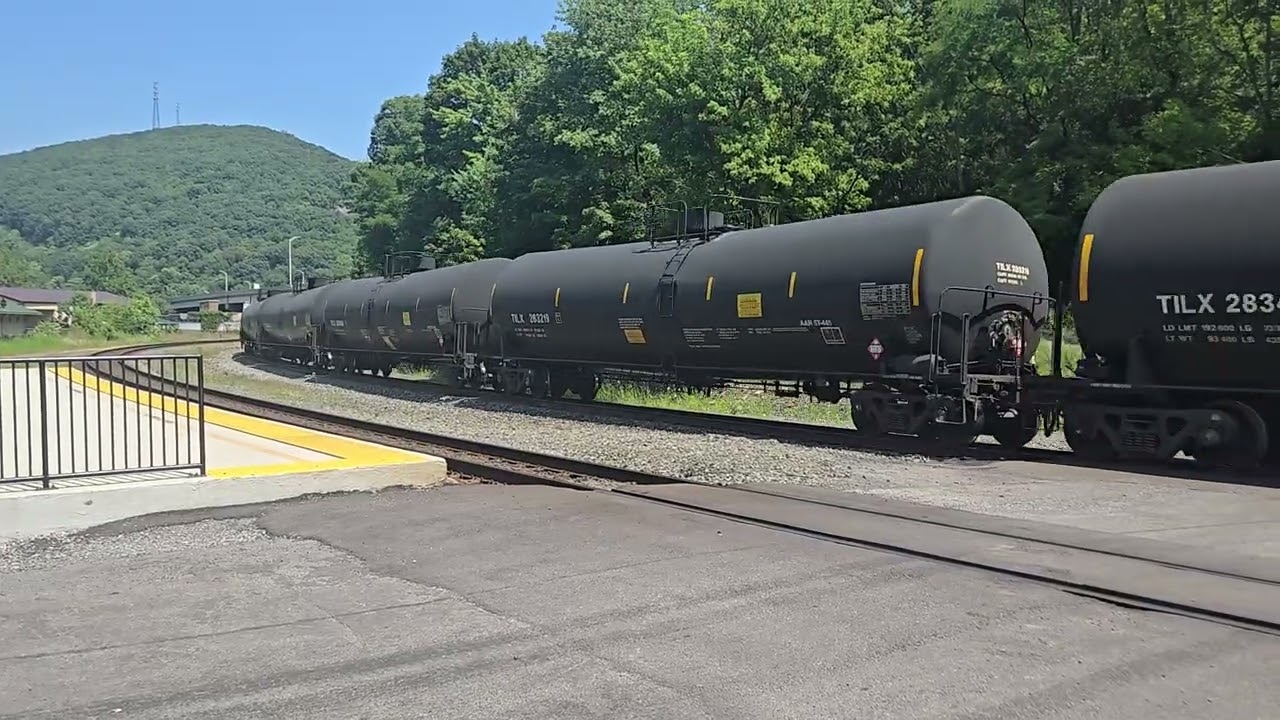 Lackawanna HU NS1074 leading NS 39G with DPUs