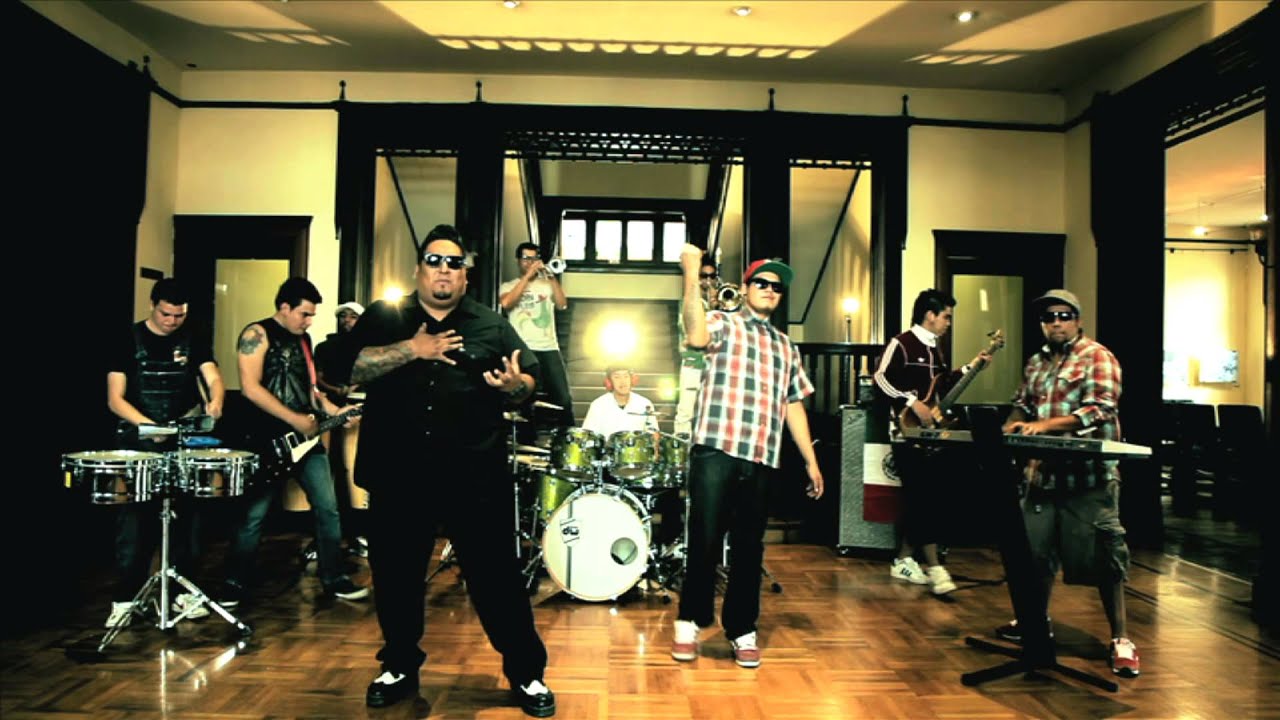 Radio Revuelta - Si No Estas (Video Oficial)