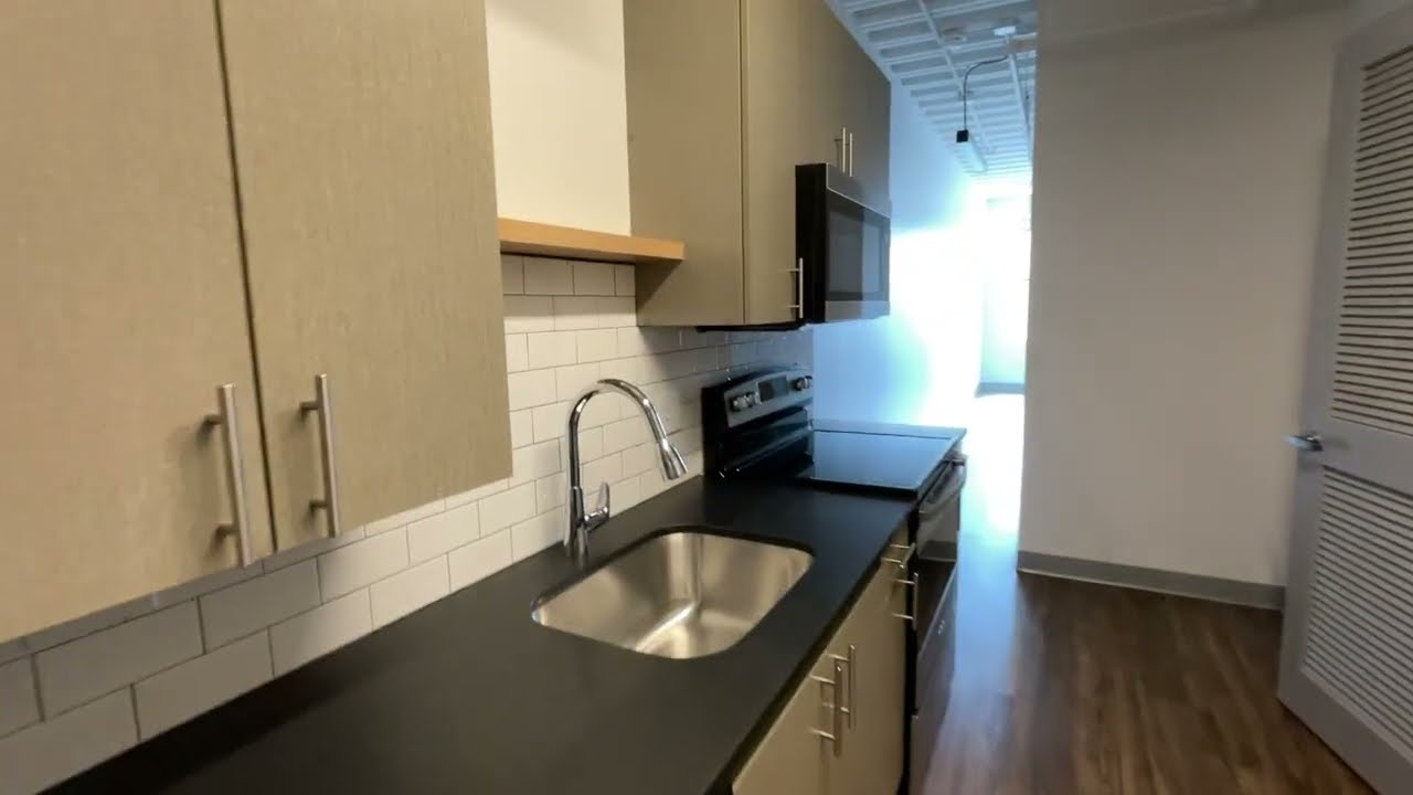Lakeview Chicago Apartments | Wrigleyville Lofts | 1 Bedroom | #415