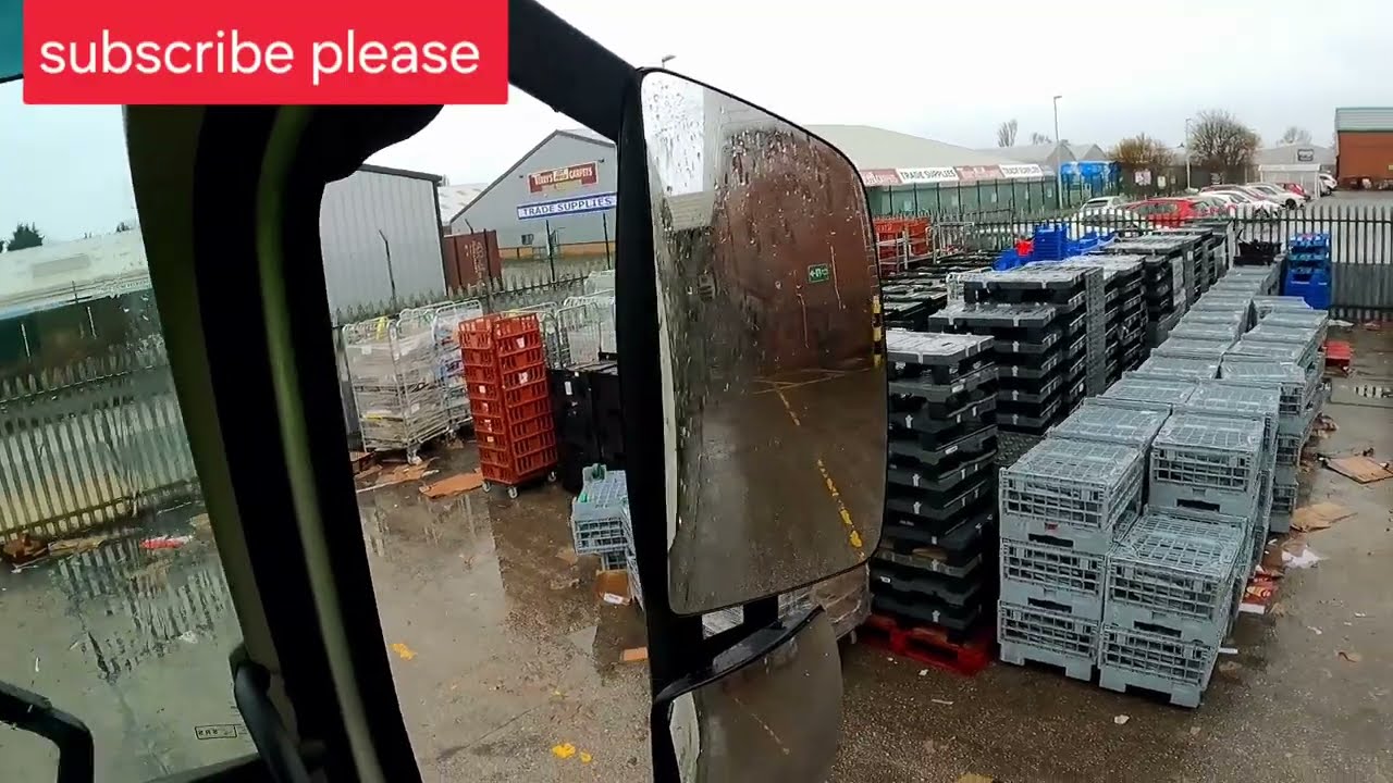 HGV driver reversing double decker trailer was not easy 😕 in the UK Asda Supermarket