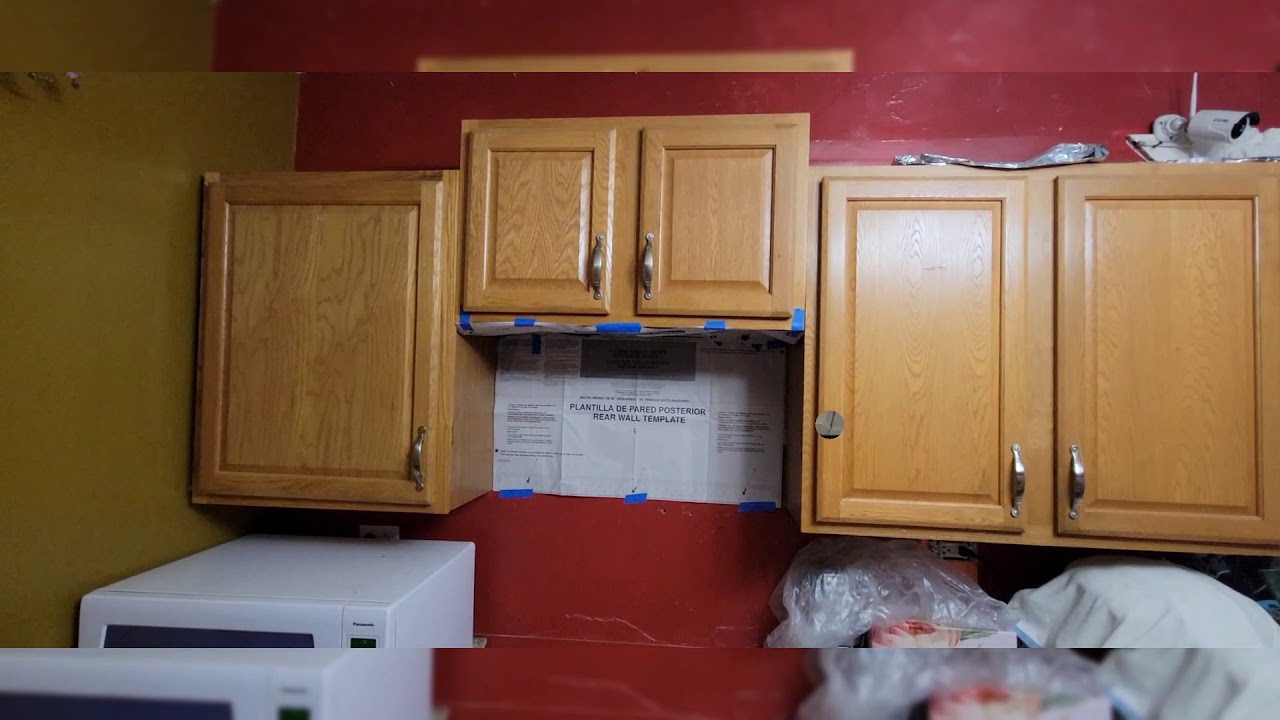 Instalacion de un microondas de pared con extractor.