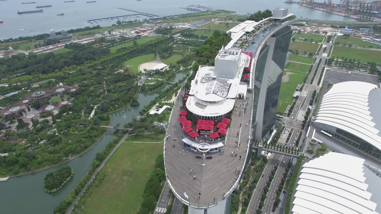 Spectacular View of Iconic Marina Bay Sands & Singapore Flyer