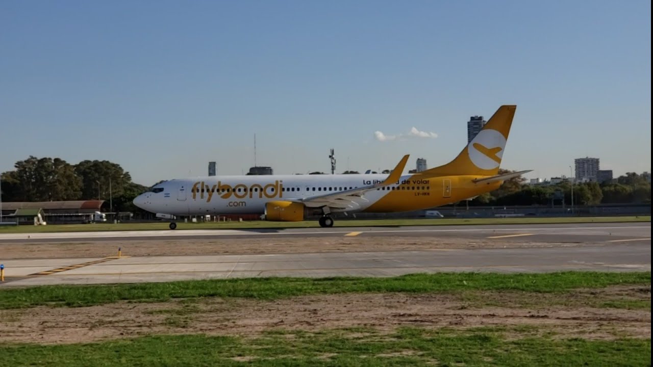 Flybondi Boeing B737-800 LV-HKN takeoff from Aeroparque Jorge Newbery