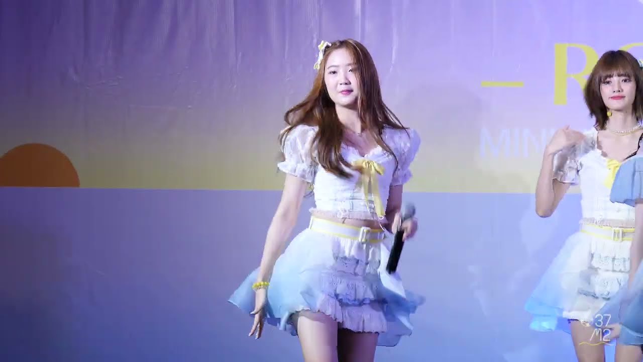 BNK48 Pampam - River @ BNK48 Sayonara Crawl Roadshow, The Promenade [Fancam 4K 60p] 220724