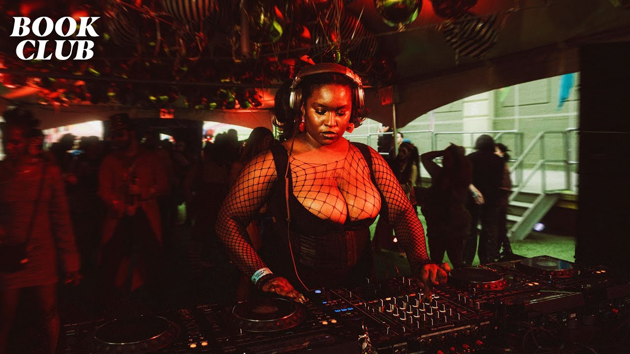 Smooth Soulful House Mix inside a Circus | DJ Nico