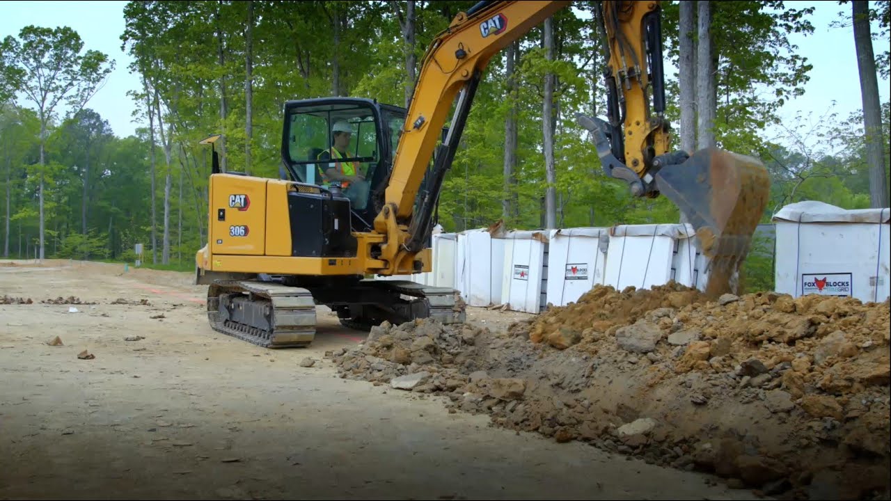 Next Generation Cat&reg; 6-10 Ton Mini Excavators