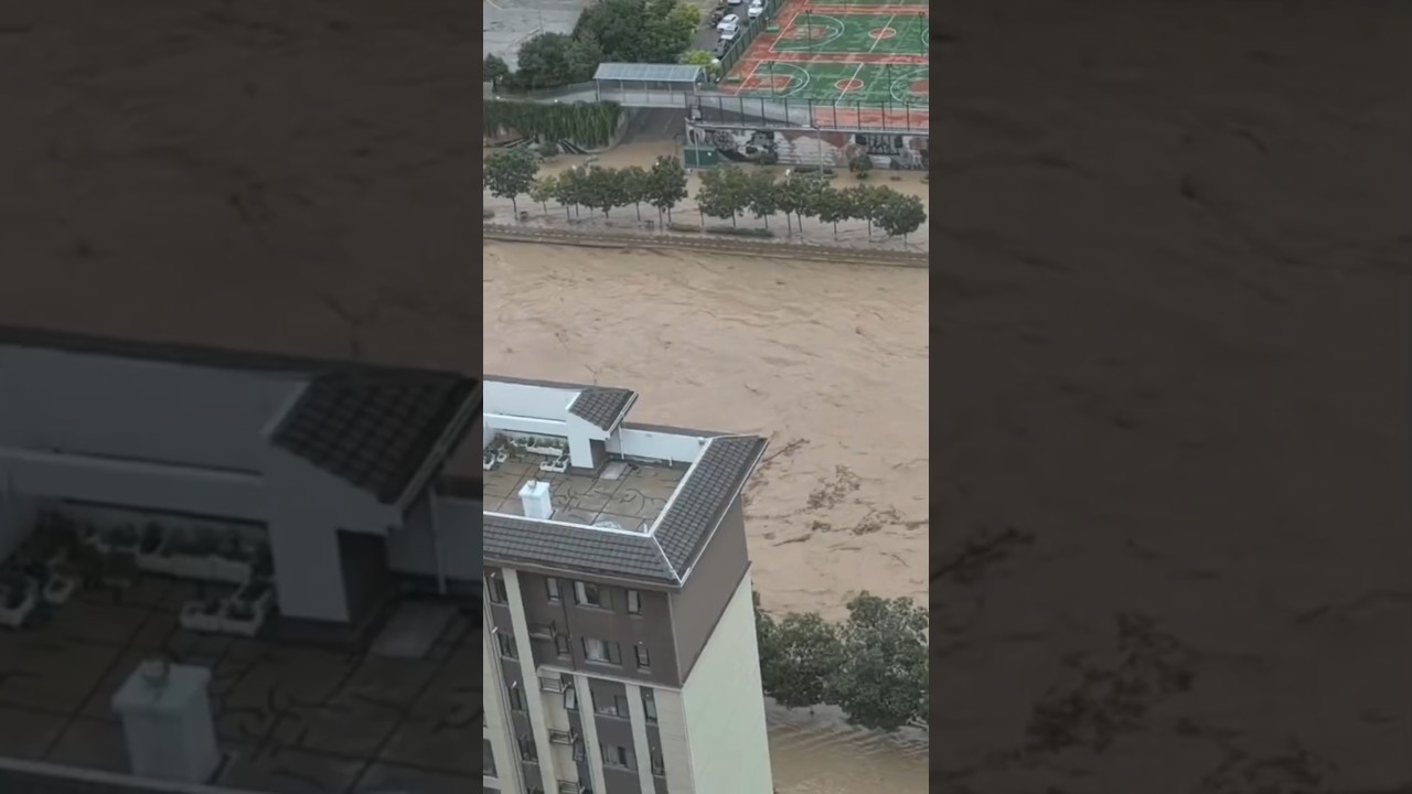 Dangerous Flash floods Caught on camera #viral #floods #flooding #disaster #shorts