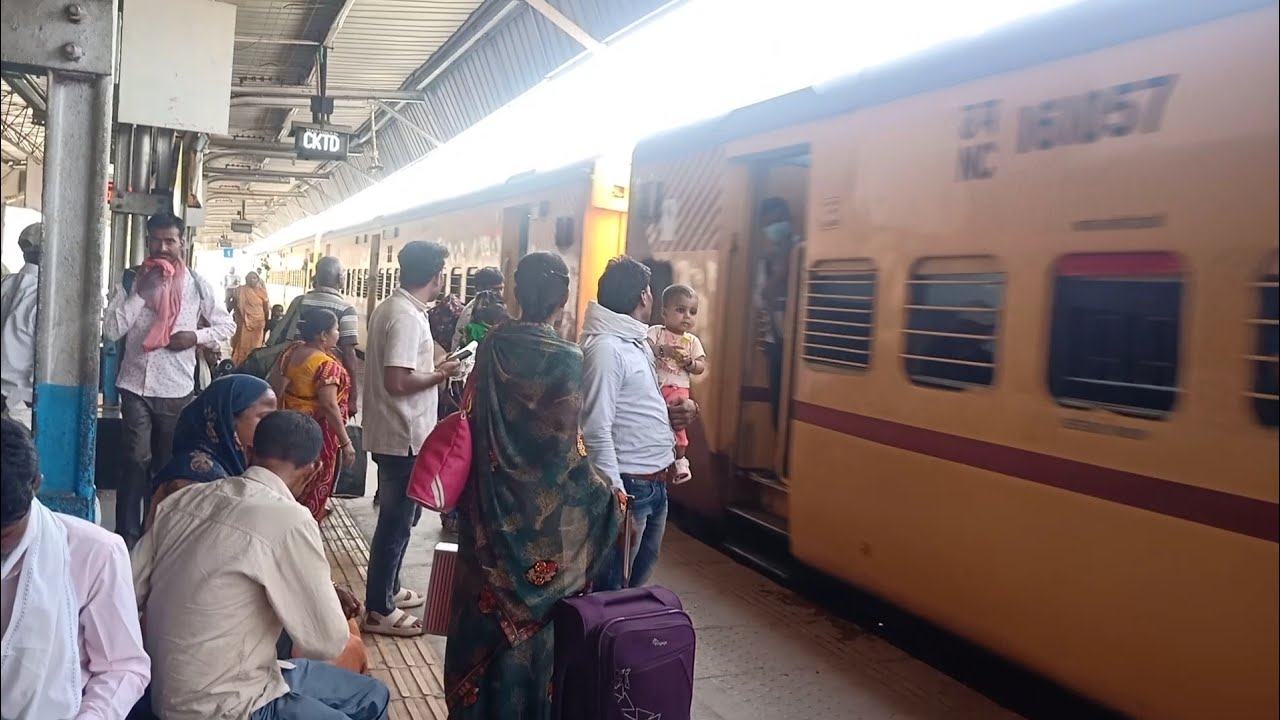 Ankhiyon Ke Jharokhon Se.........  ChitrakootDham Karwi to Allahabad (Prayagraj) Full Train Journey