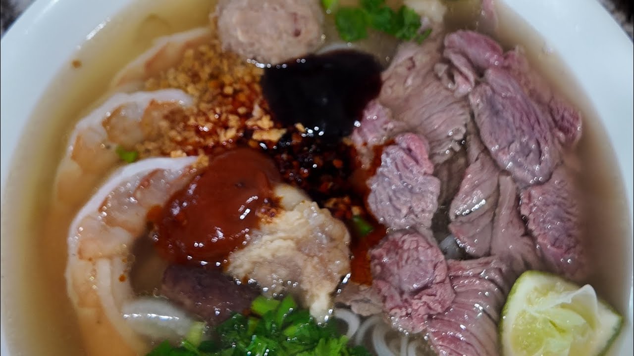 Hi family and friends come and make Khmer kathiew with me.