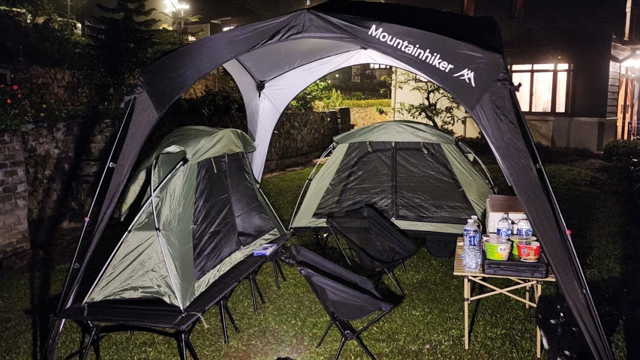 Camping cu fiul meu &icirc;ntr-un cort tip pat. Vreme &icirc;nnorată, cețoasă și răcoroasă | Camping &icirc;ntr-o vale montană.
