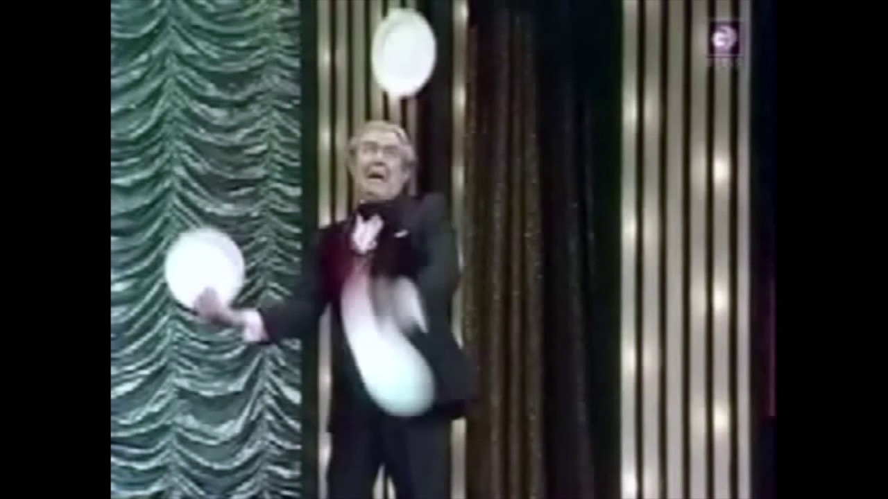 Rob Murray, Gentleman Juggler - Wheeltappers and Shunters Social Club  TX  29th May 1976